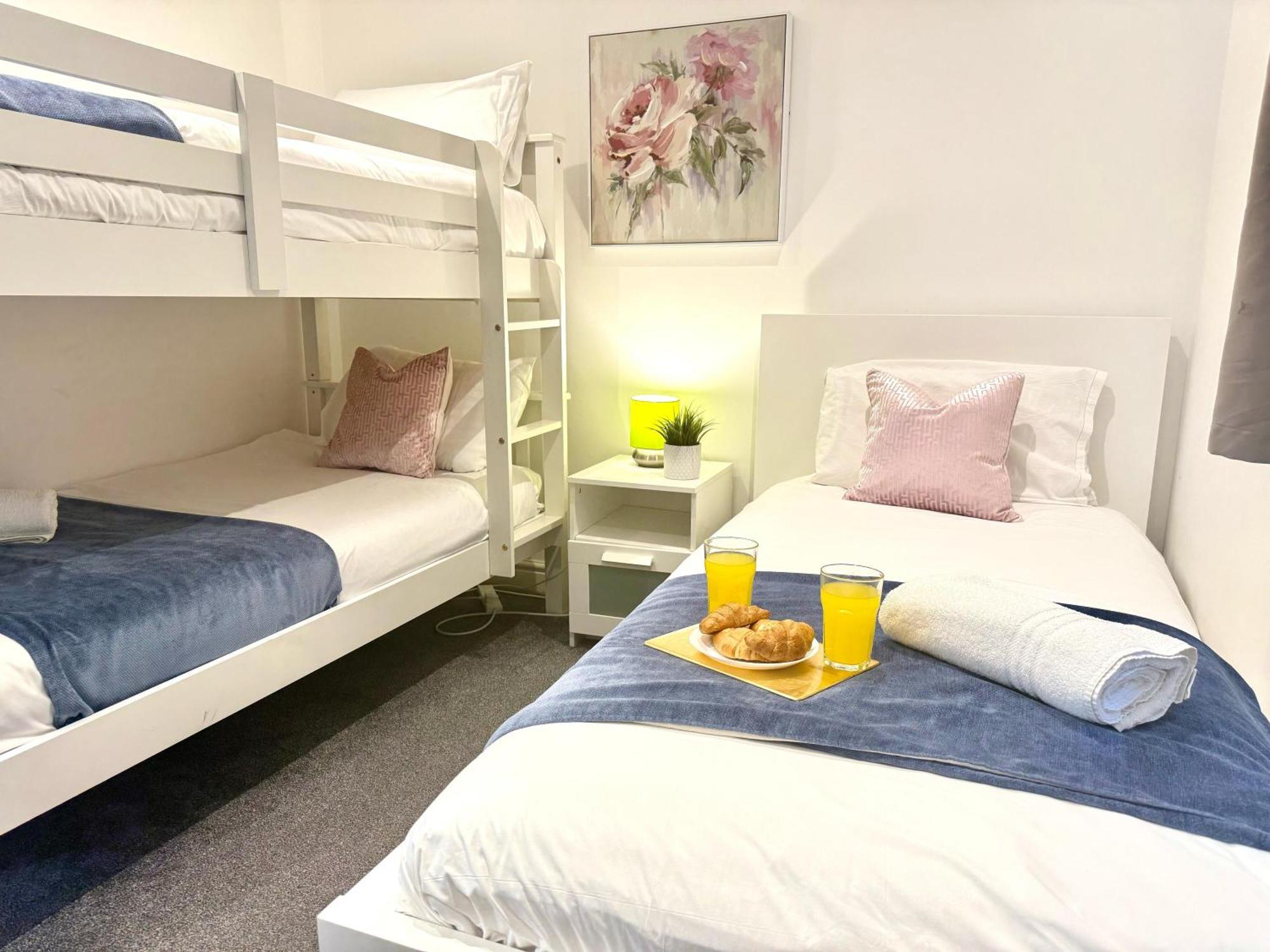 Evergreen Lodge - Two Bed Lux Flat - Parking, Garden, Patio, Wifi, Netflix - Close To Blenheim Palace & Oxford - F3 Kidlington Esterno foto