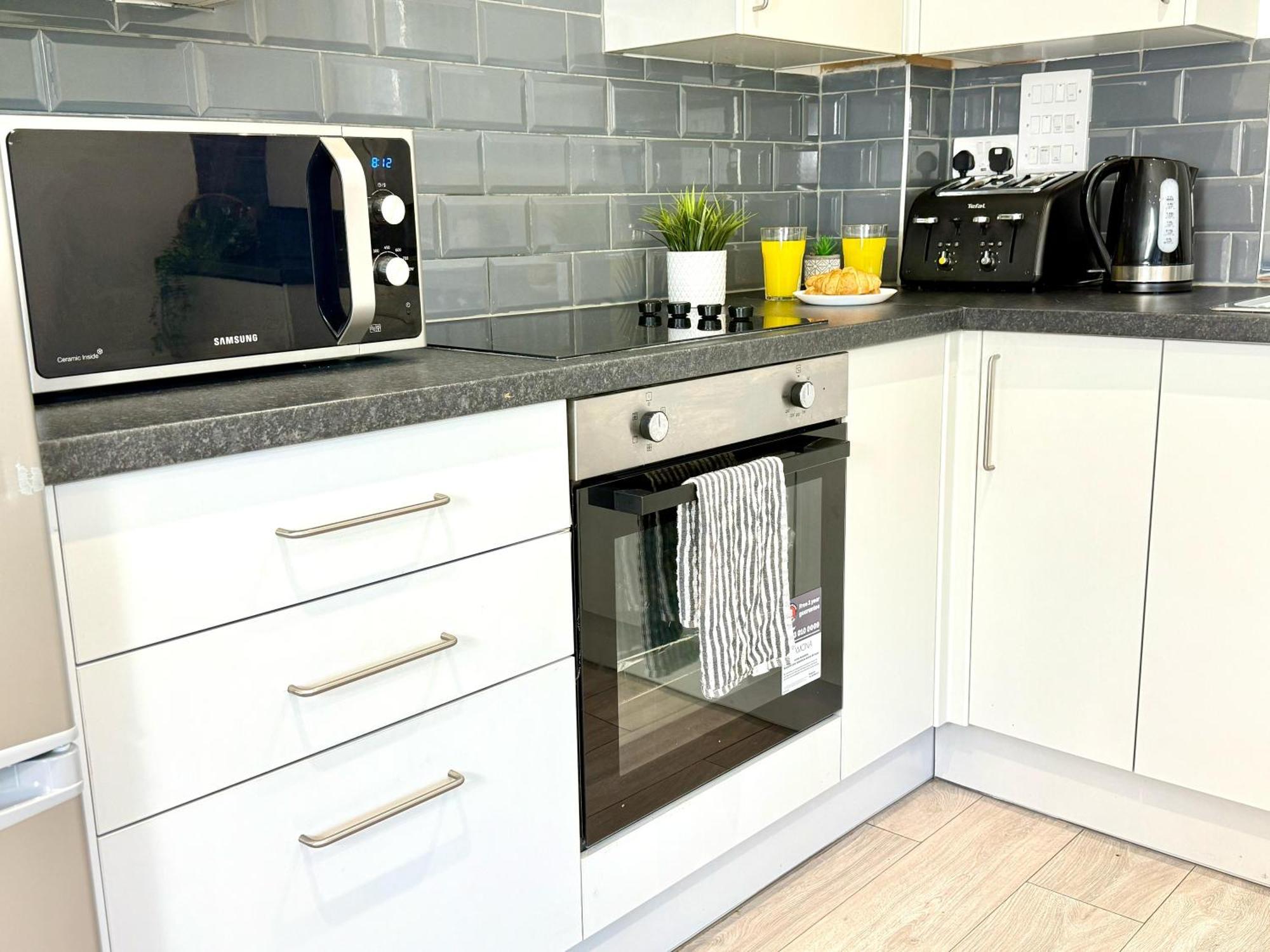 Evergreen Lodge - Two Bed Lux Flat - Parking, Garden, Patio, Wifi, Netflix - Close To Blenheim Palace & Oxford - F3 Kidlington Esterno foto