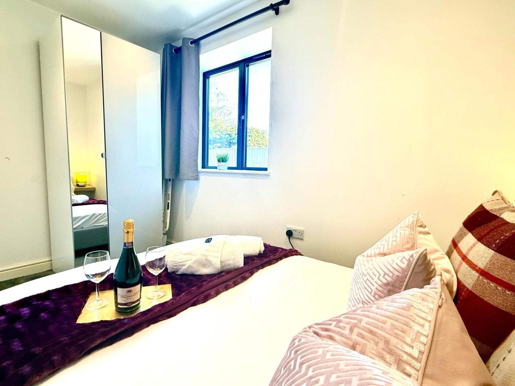 Evergreen Lodge - Two Bed Lux Flat - Parking, Garden, Patio, Wifi, Netflix - Close To Blenheim Palace & Oxford - F3 Kidlington Esterno foto
