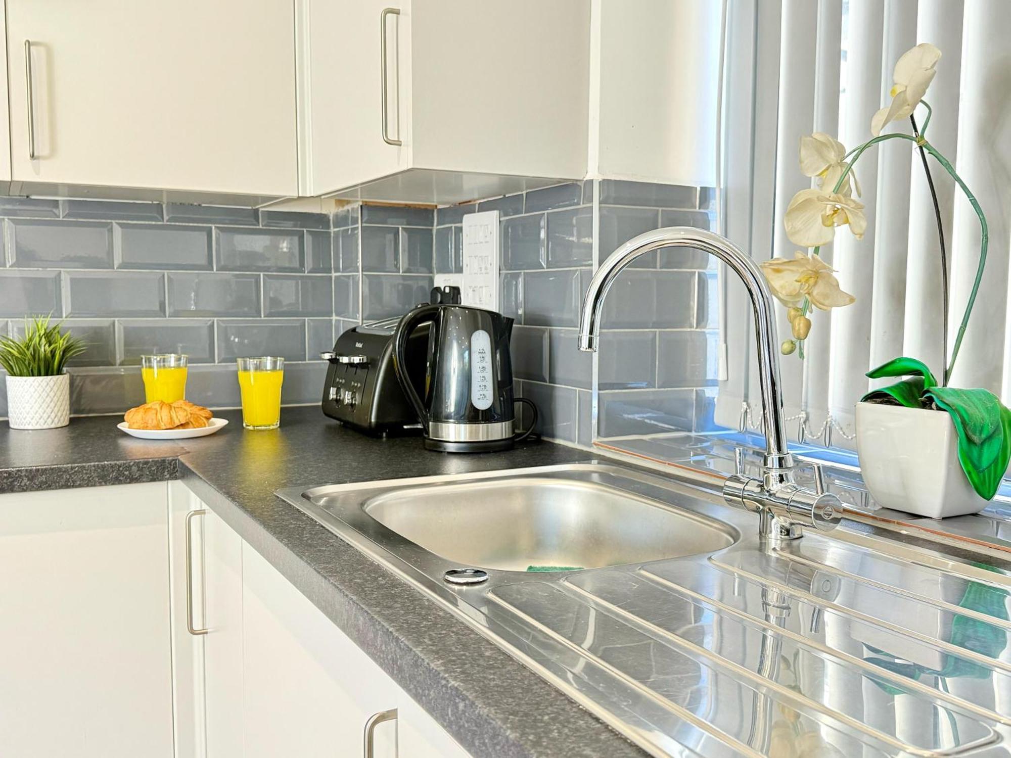 Evergreen Lodge - Two Bed Lux Flat - Parking, Garden, Patio, Wifi, Netflix - Close To Blenheim Palace & Oxford - F3 Kidlington Esterno foto