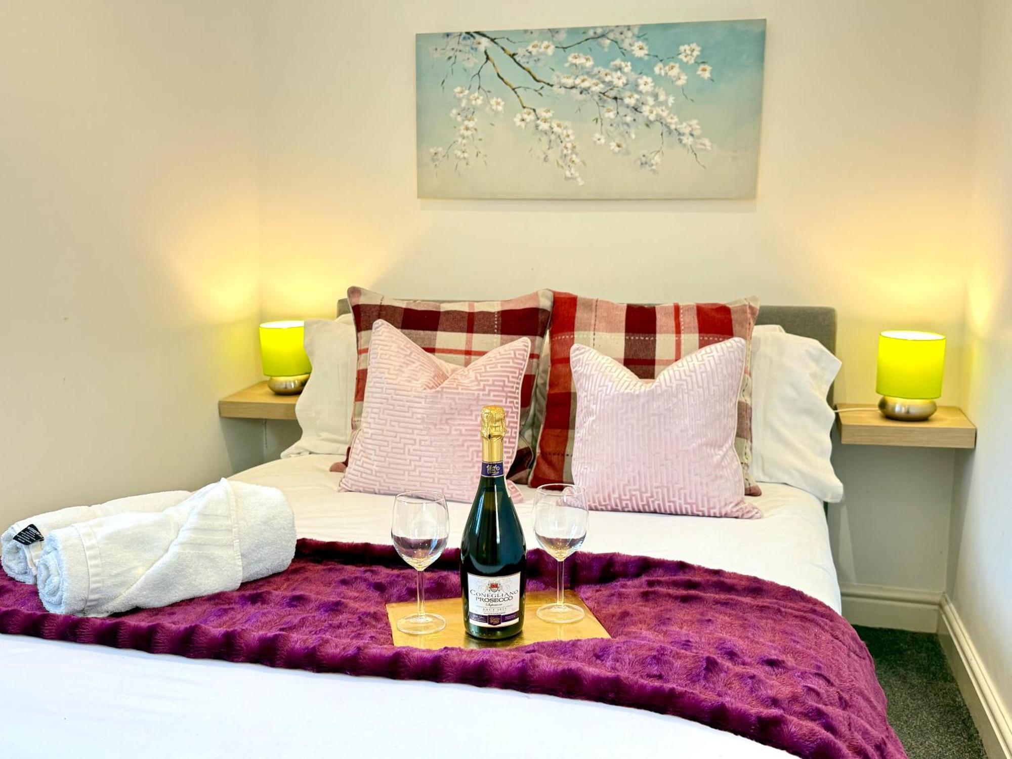 Evergreen Lodge - Two Bed Lux Flat - Parking, Garden, Patio, Wifi, Netflix - Close To Blenheim Palace & Oxford - F3 Kidlington Esterno foto