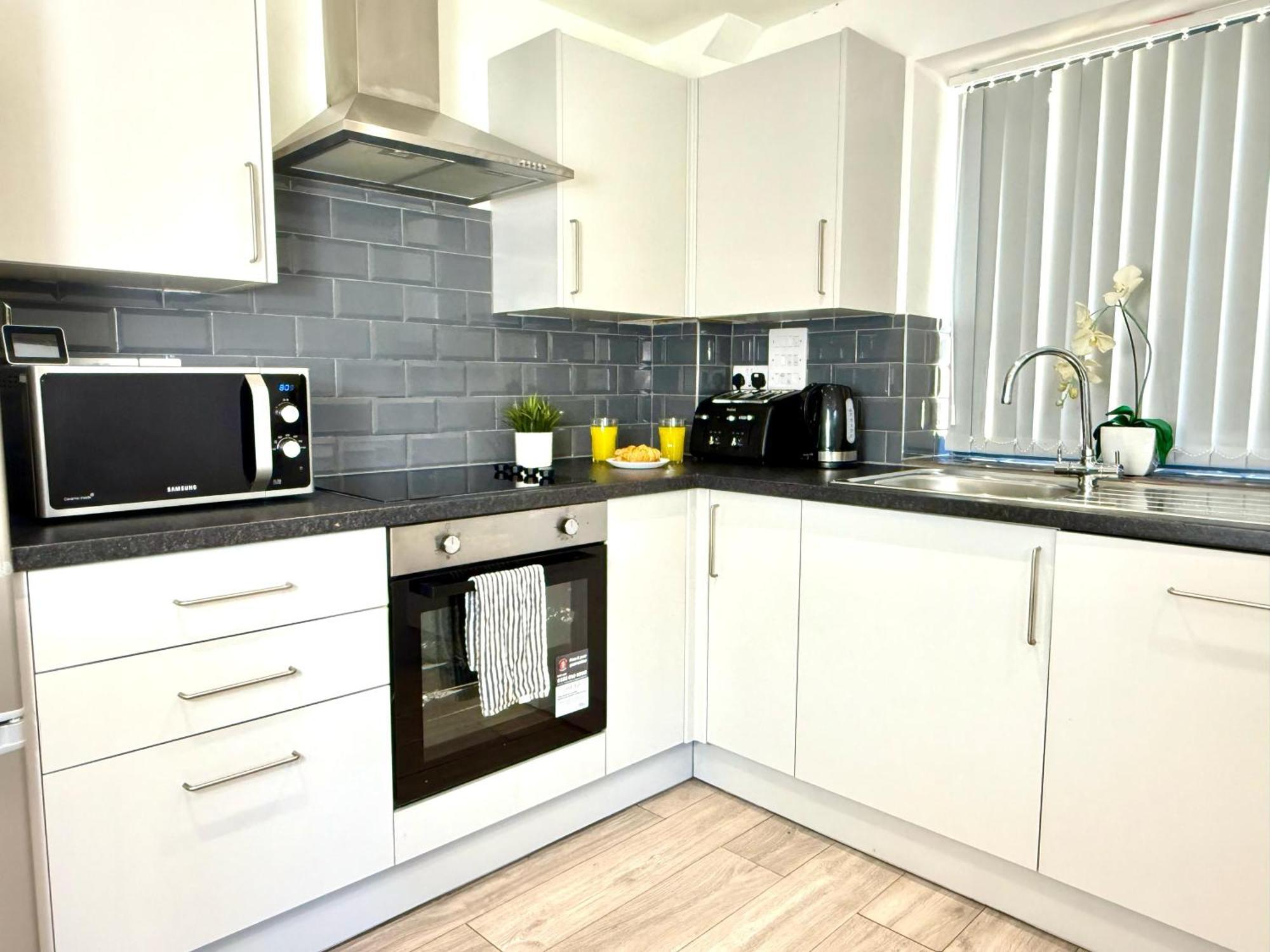 Evergreen Lodge - Two Bed Lux Flat - Parking, Garden, Patio, Wifi, Netflix - Close To Blenheim Palace & Oxford - F3 Kidlington Esterno foto