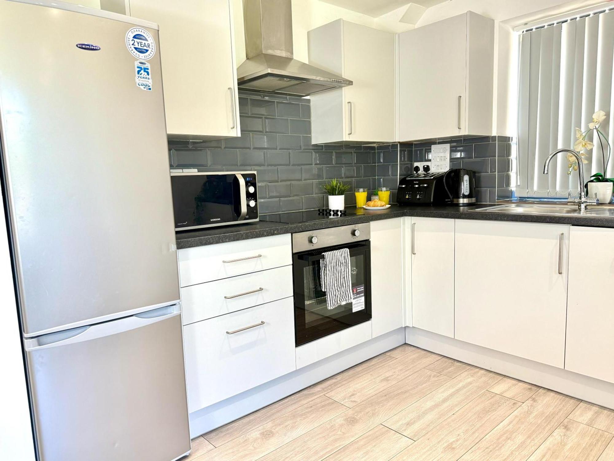 Evergreen Lodge - Two Bed Lux Flat - Parking, Garden, Patio, Wifi, Netflix - Close To Blenheim Palace & Oxford - F3 Kidlington Esterno foto